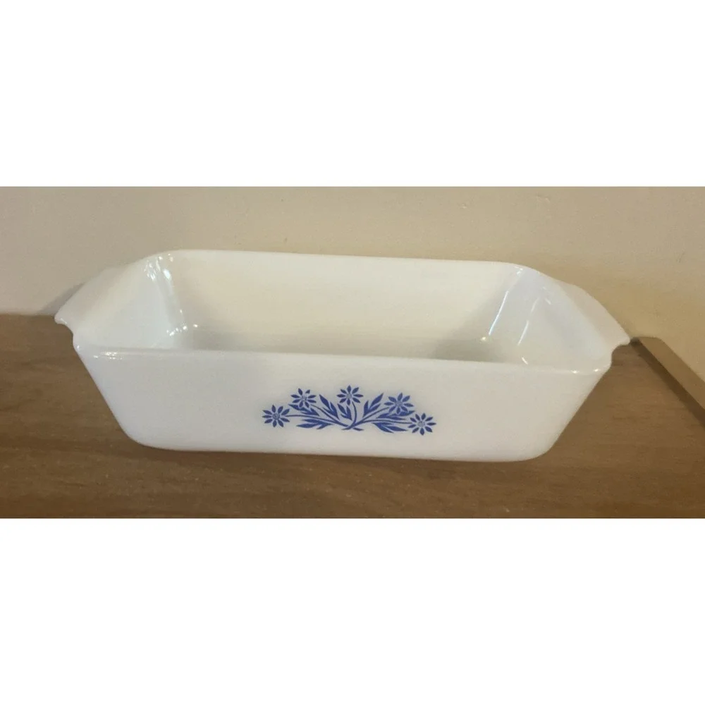 Vintage Fire King #441 White Milk Glass Cornflower Blue 1 QT Casserole - EUC